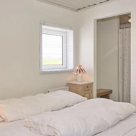 Beautiful In With 3 Bedrooms بيت للعطل